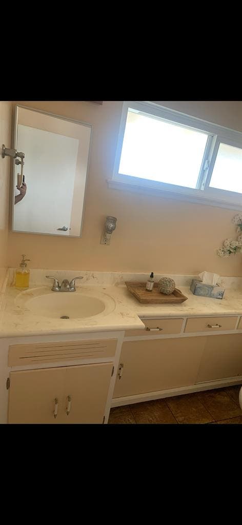 Beautiful spacious room in Orange
