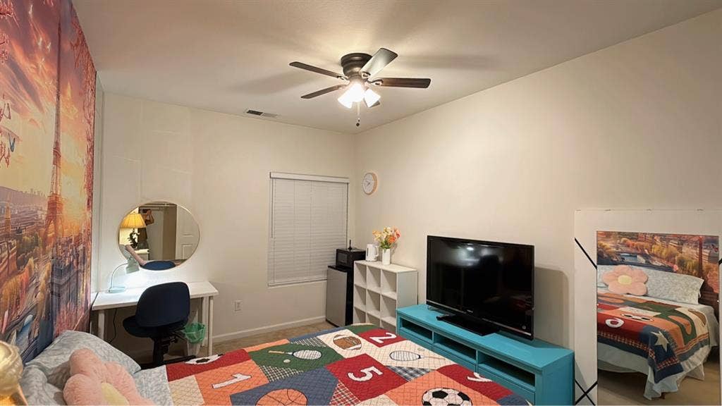 Nice clean private bedroom