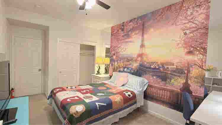 Nice clean private bedroom