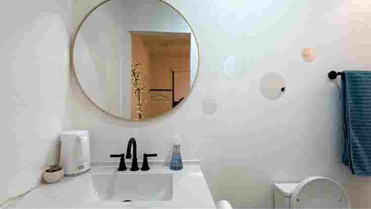 Nice bedroom With Private bathroom