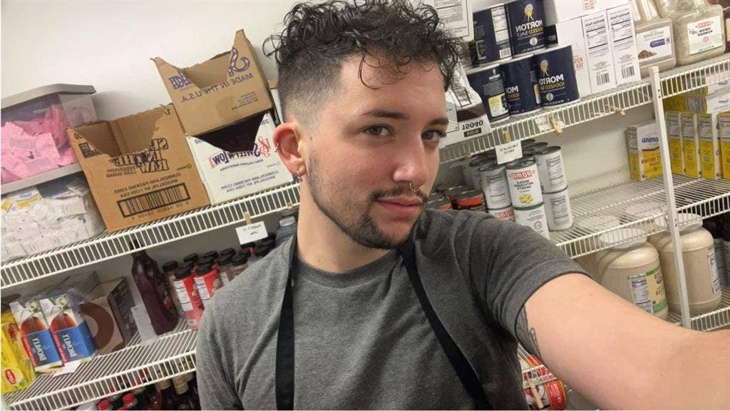 Roommate to go half with in Newark
