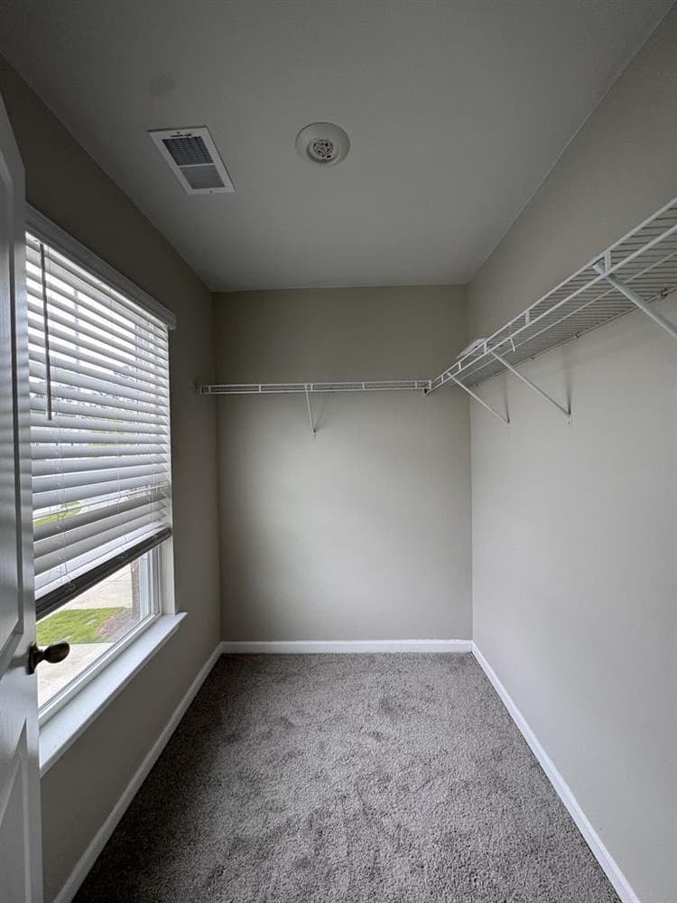 Private room in 4 bedroom townhouse