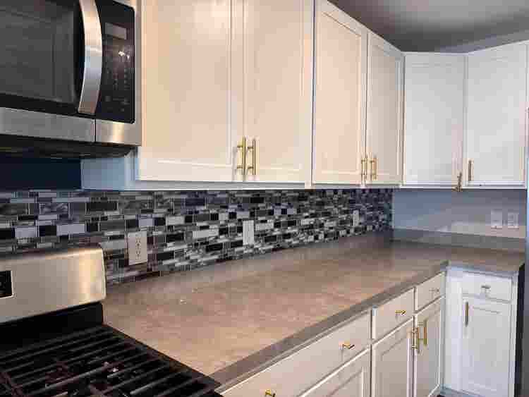 Private room in 4 bedroom townhouse