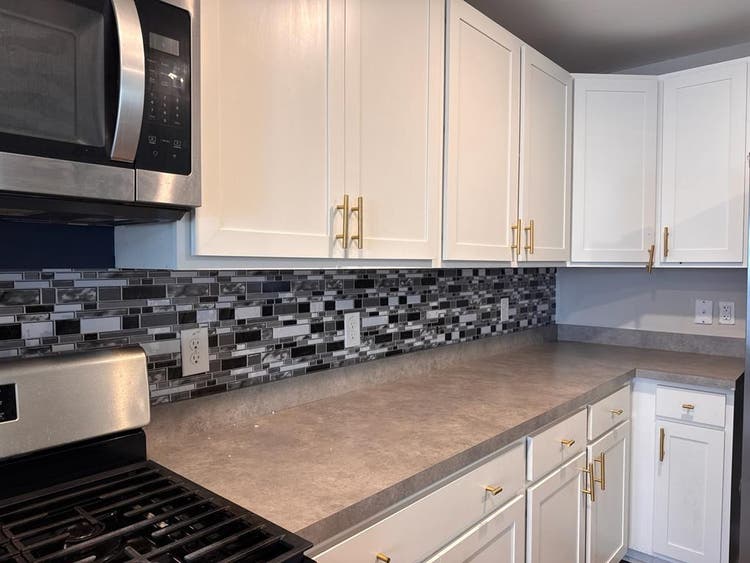 Private room in 4 bedroom townhouse