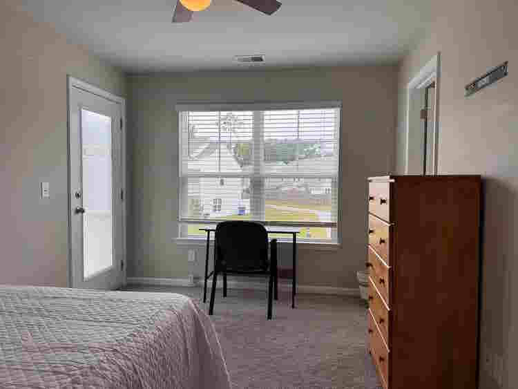 Private room in 4 bedroom townhouse