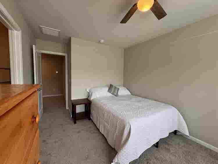 Private room in 4 bedroom townhouse
