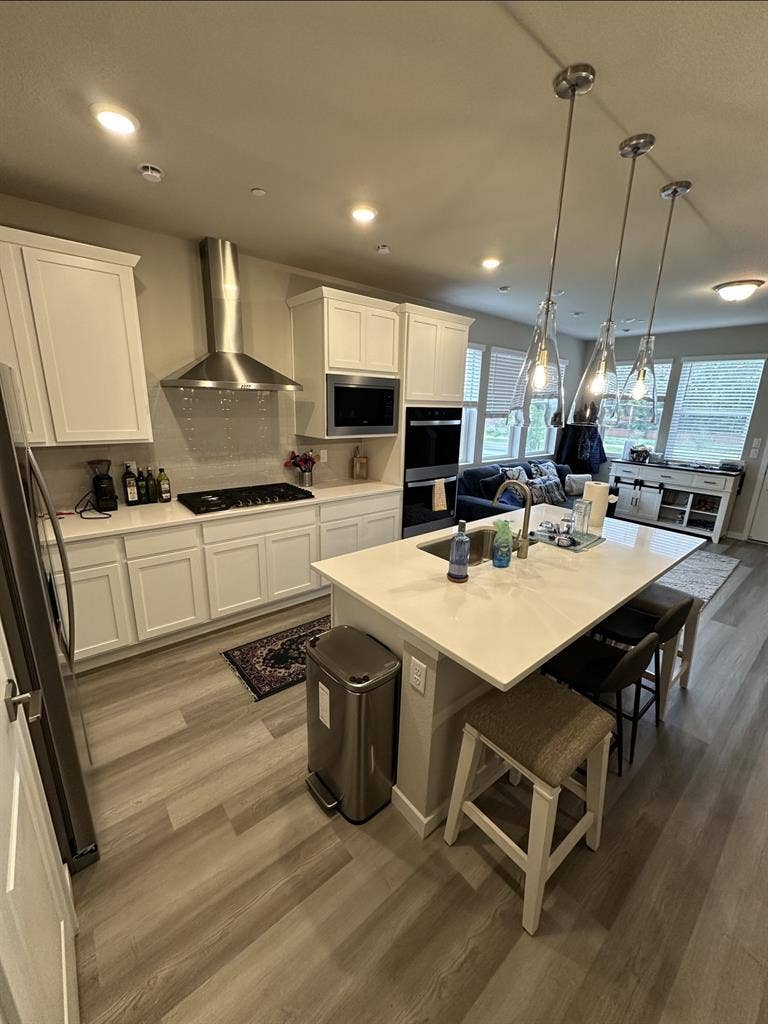 Main Br w/private bath for rent