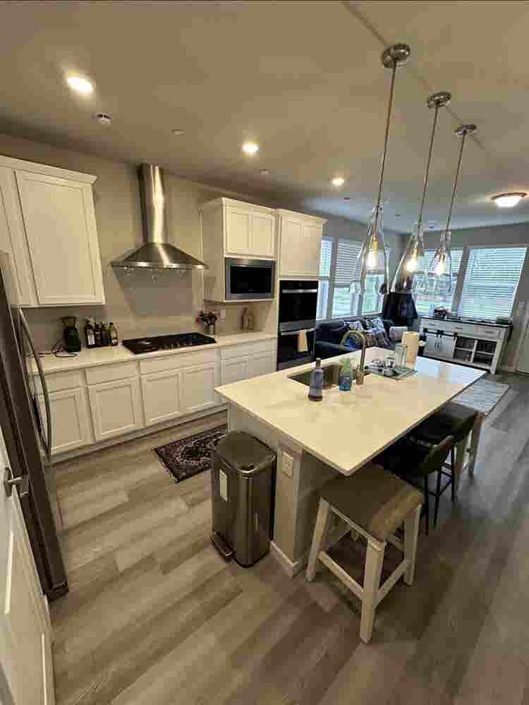 Main Br w/private bath for rent
