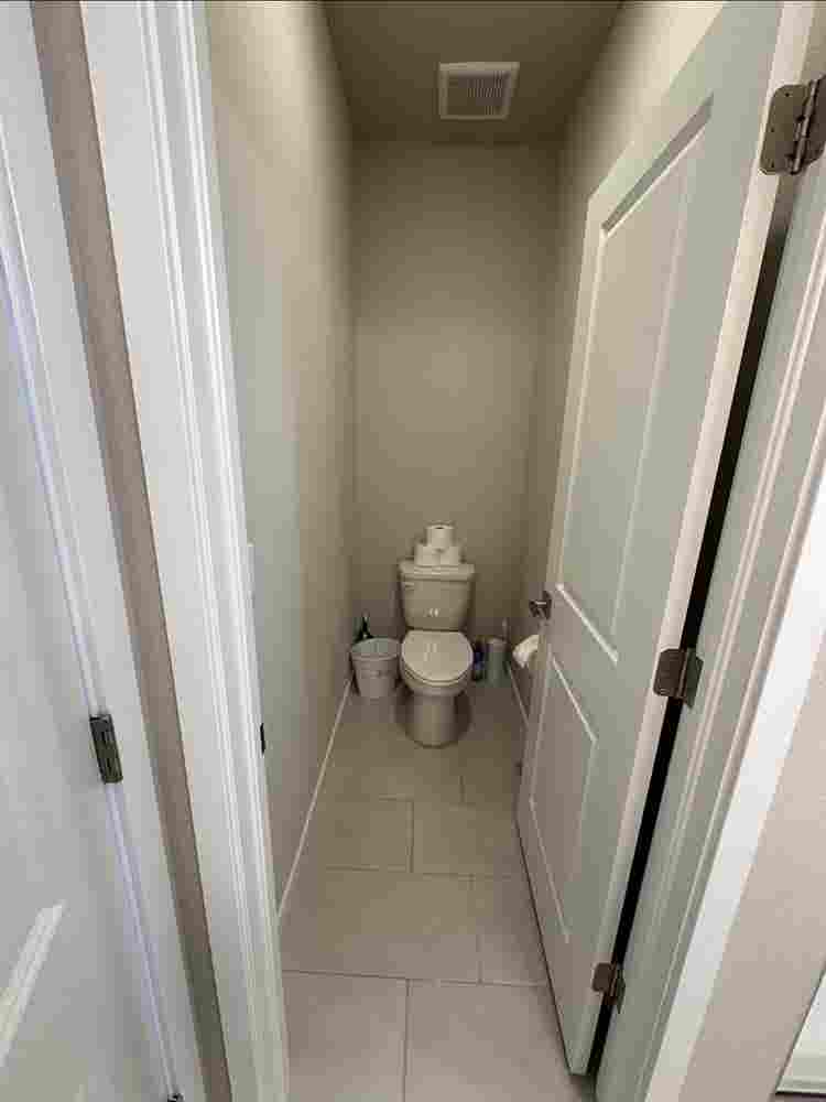 Main Br w/private bath for rent