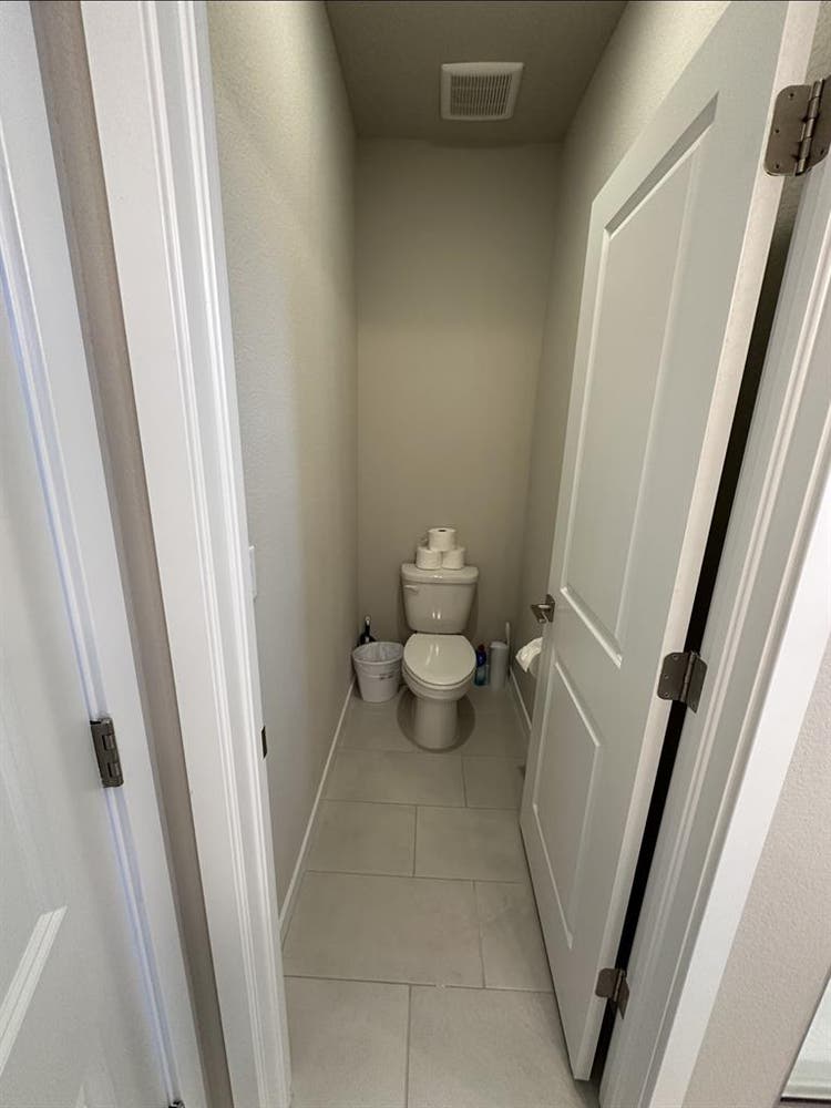 Main Br w/private bath for rent