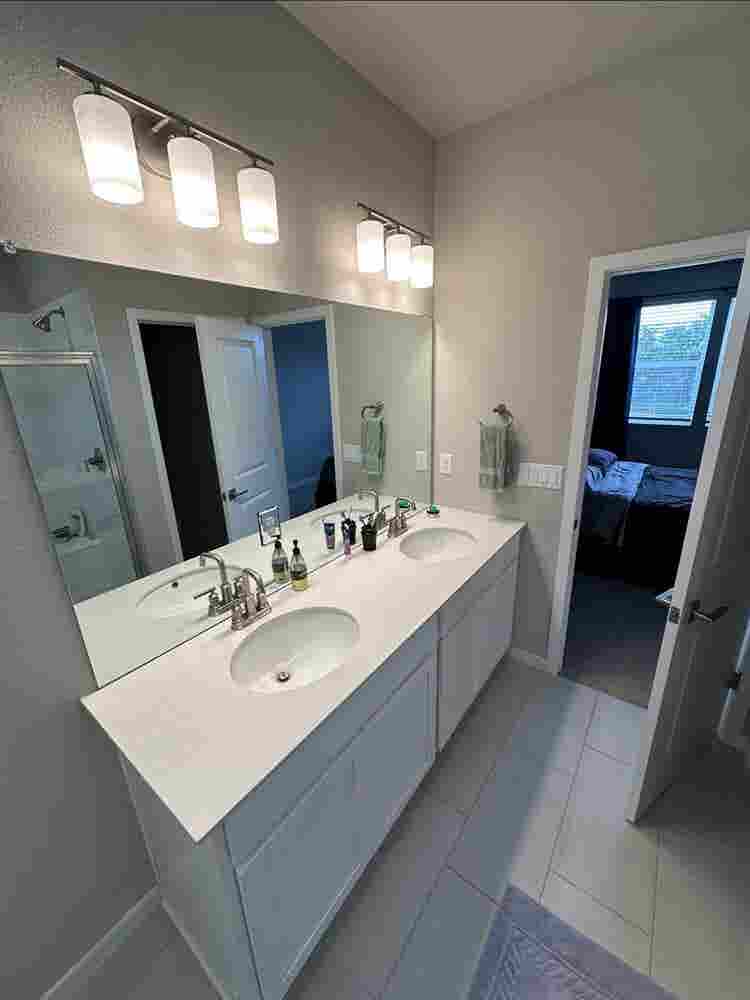 Main Br w/private bath for rent