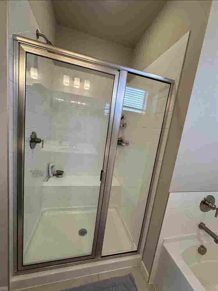 Main Br w/private bath for rent