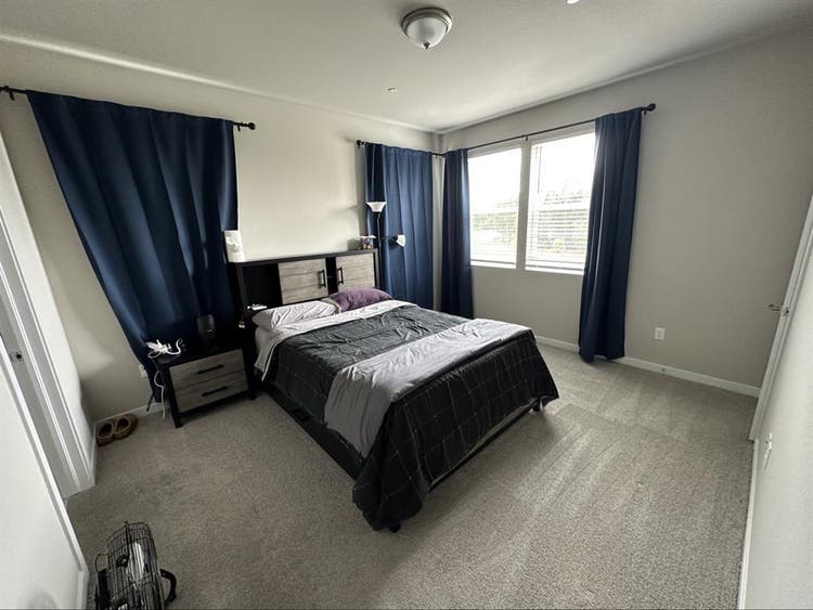 Main Br w/private bath for rent