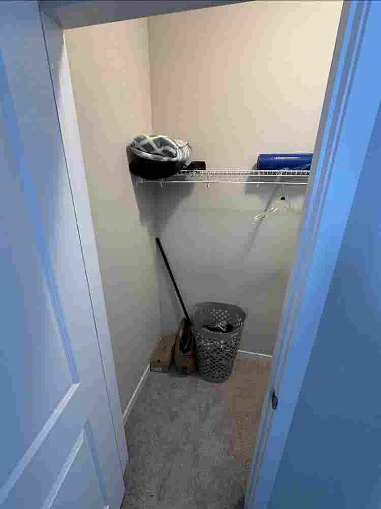 Main Br w/private bath for rent