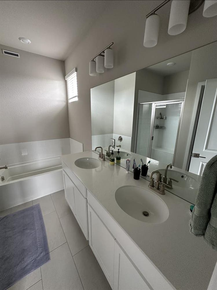 Main Br w/private bath for rent