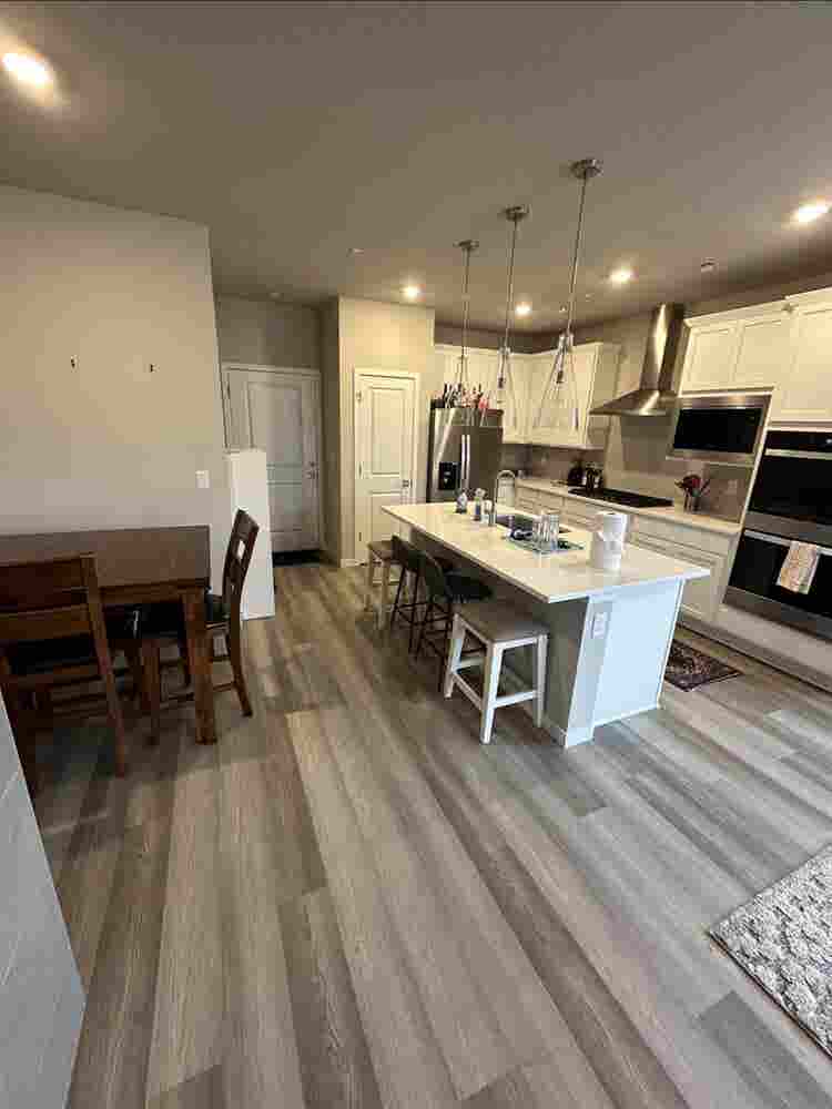 Main Br w/private bath for rent