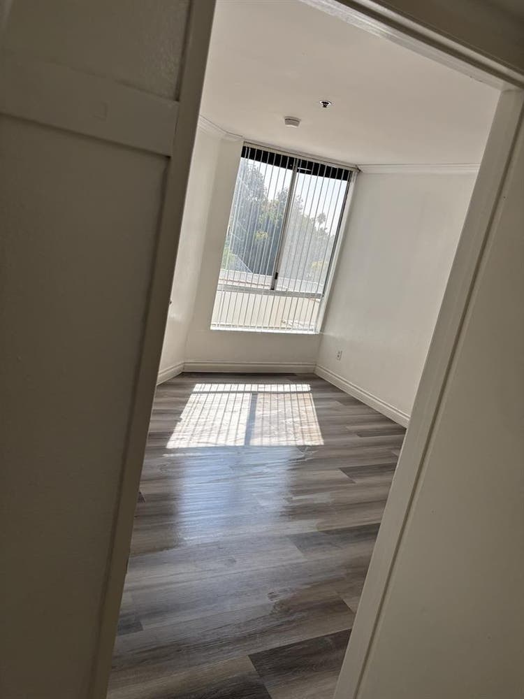 Spacious room for rent  no depo