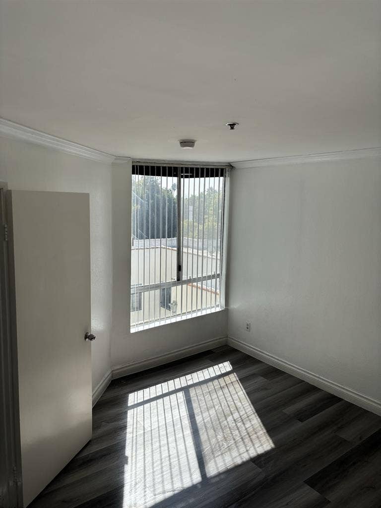 Spacious room for rent  no depo