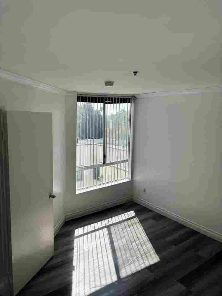 Spacious room for rent  no depo