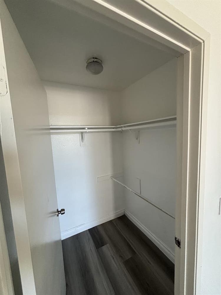 Spacious room for rent  no depo