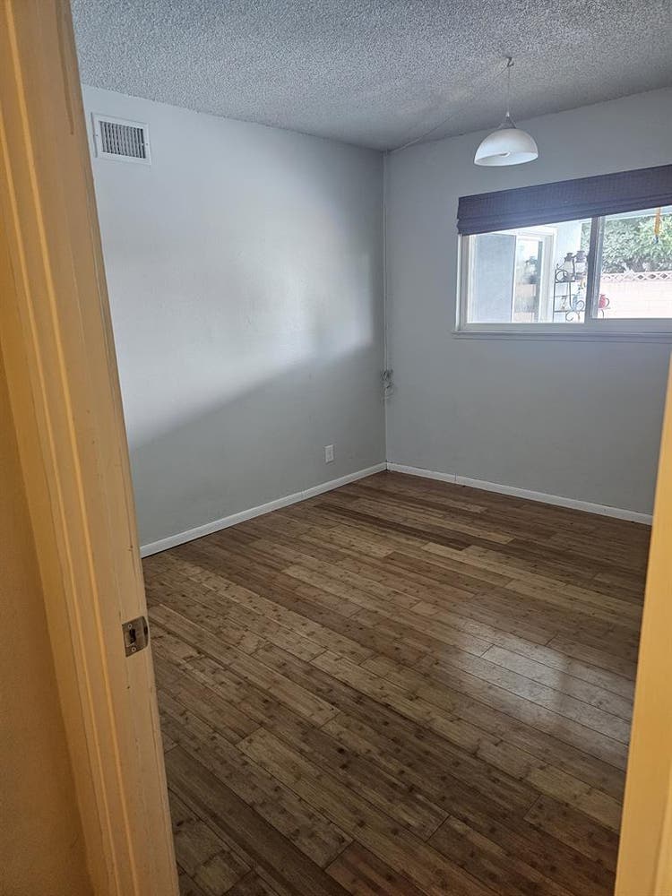 $ room for rent Move in Oct 1st