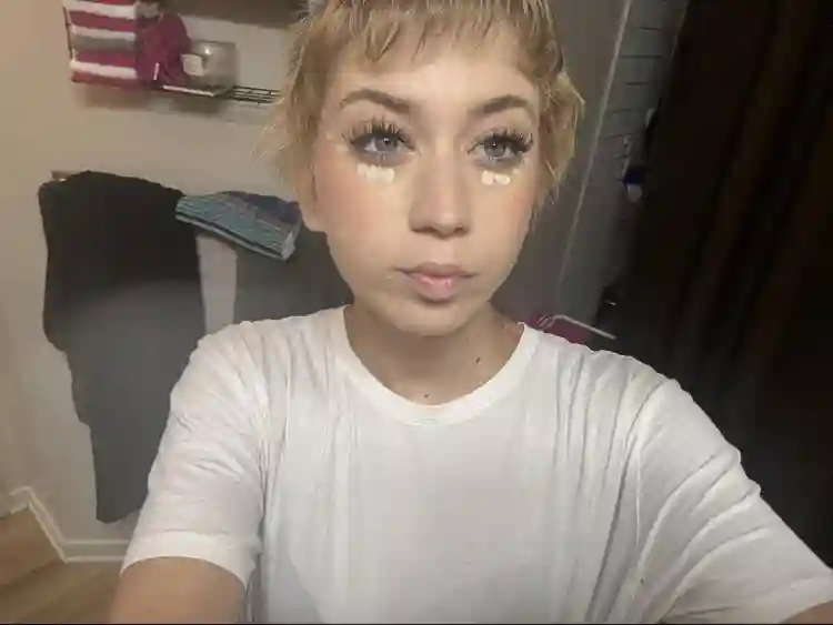 LOOKING FOR ROOMIE !! RVA HOUSING