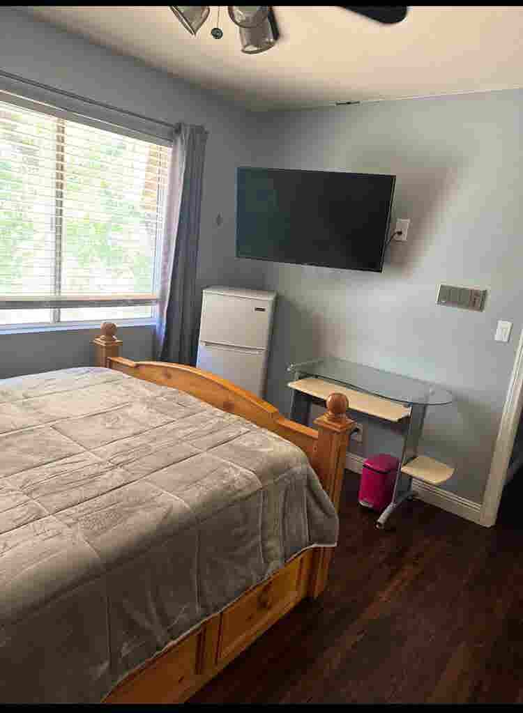 Furnished room