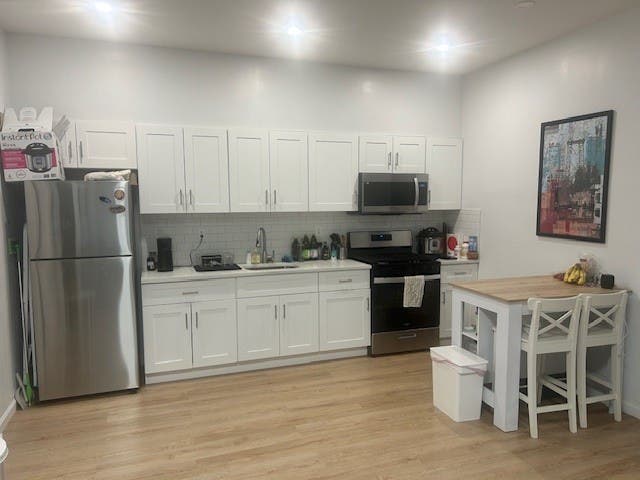 Bushwick room available