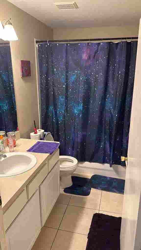 2 rooms & 
shared bathroom available