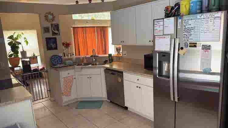 2 rooms & 
shared bathroom available