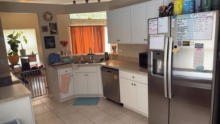 2 rooms &
shared bathroom available