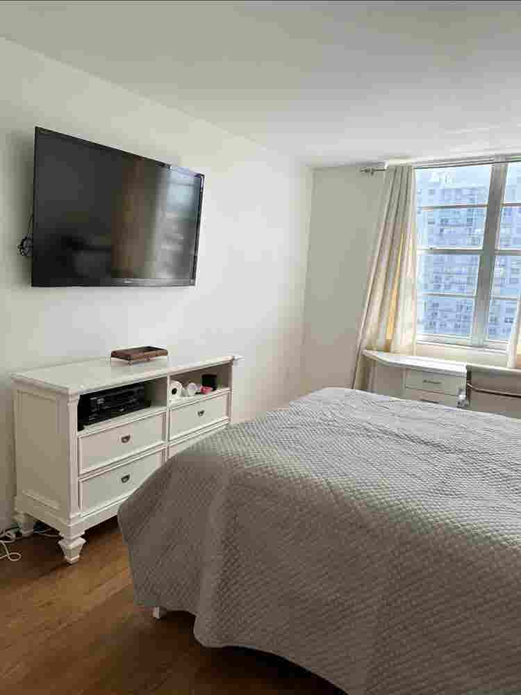 Roommate  per monthh