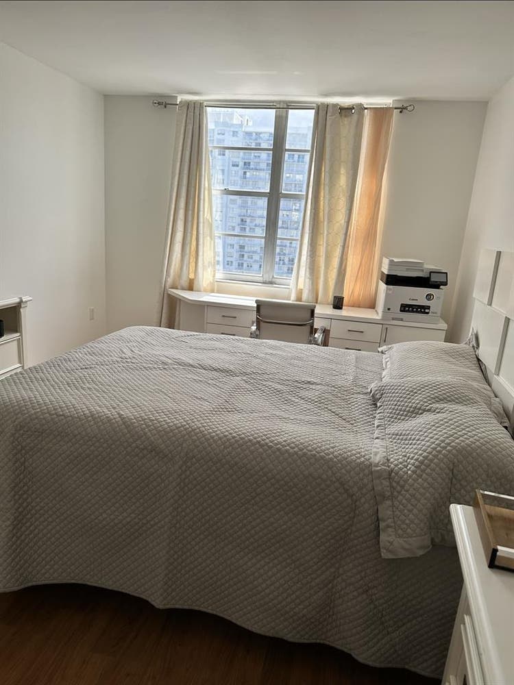 Roommate  per monthh