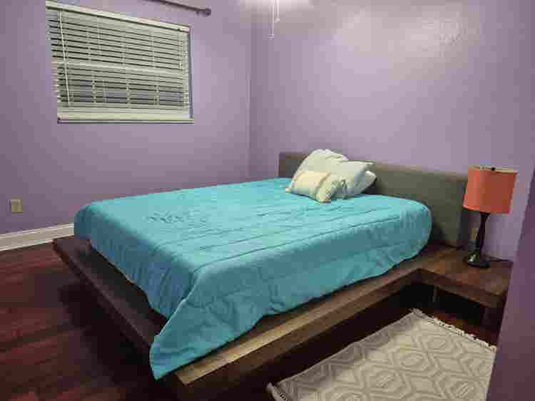 Nice, clean and neat room. 
