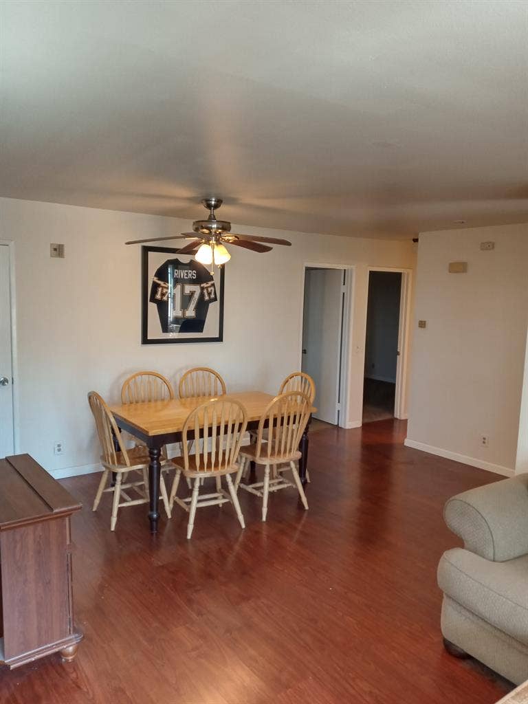 I have 2 rooms for rent near USD.