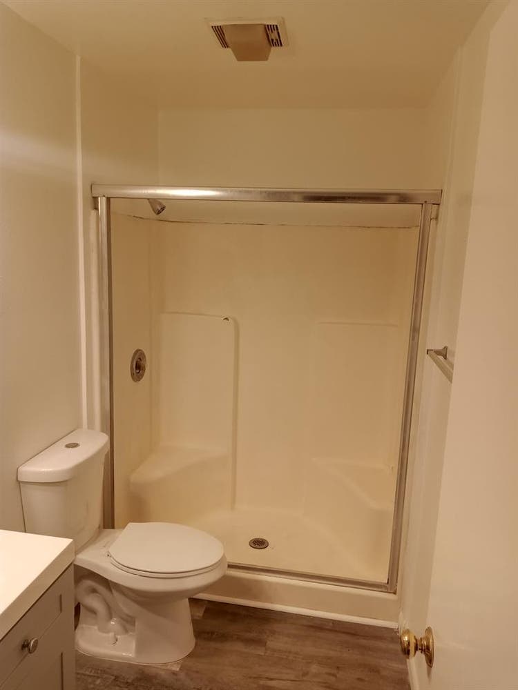 I have 2 rooms for rent near USD.