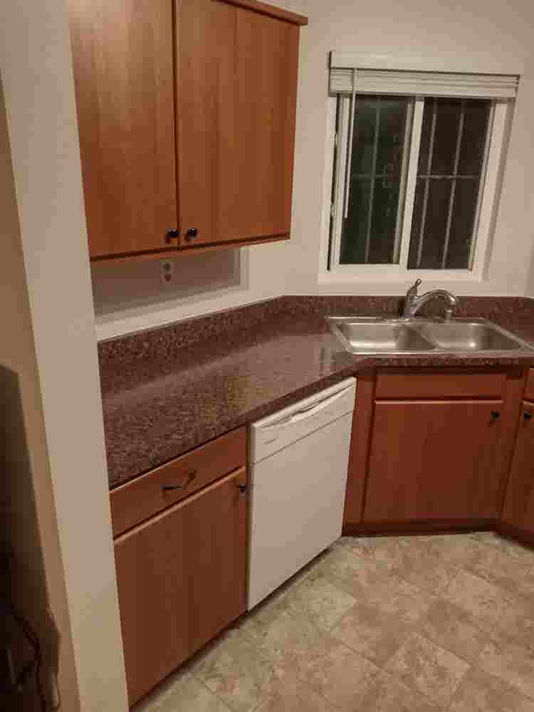 I have 2 rooms for rent near USD.