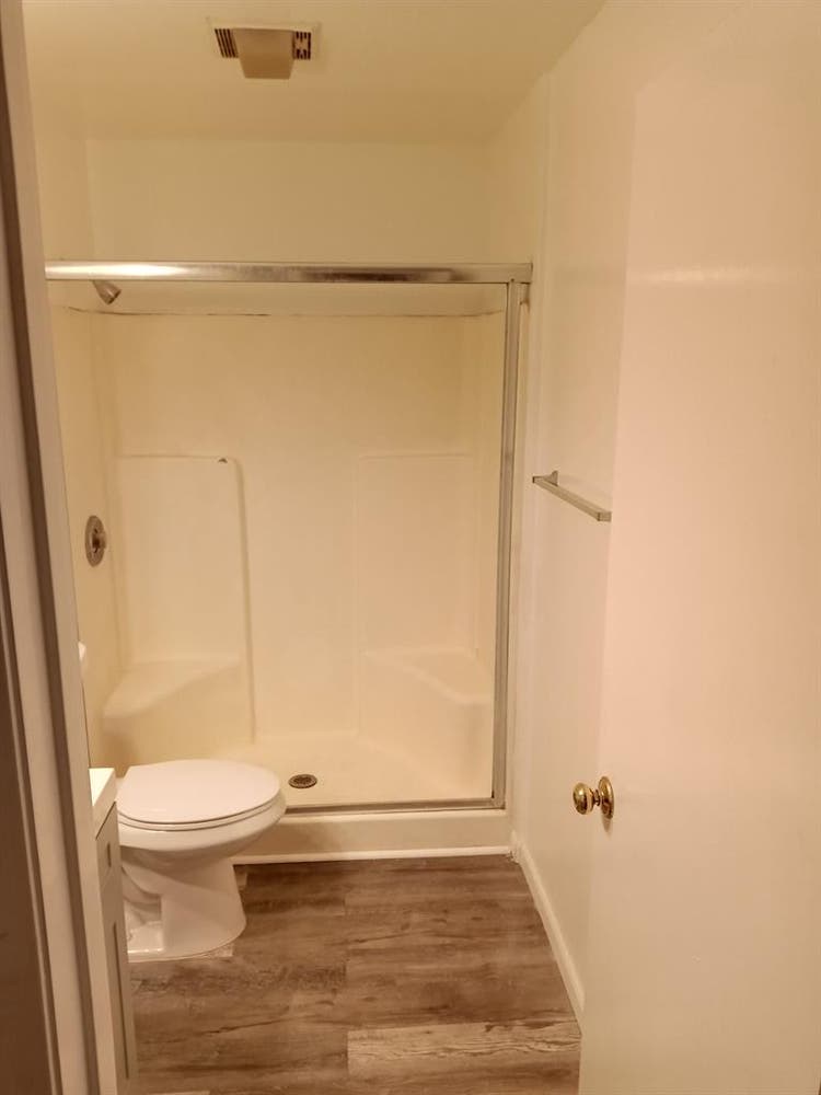I have 2 rooms for rent near USD.