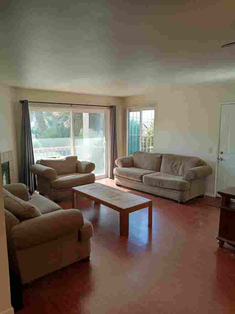 I have 2 rooms for rent near USD.