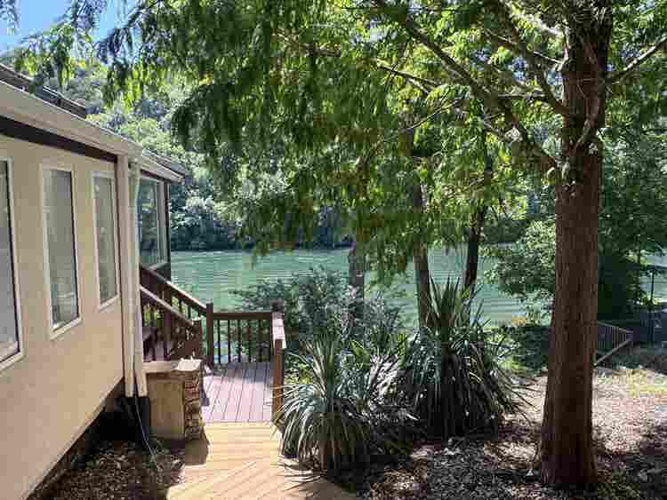 Golf, lake, play peaceful retreat