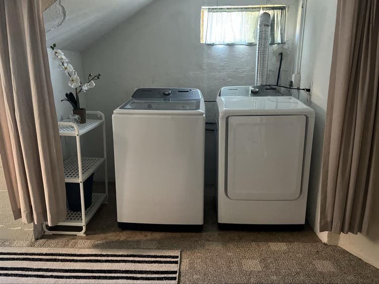 Average sized bedroom area for rent