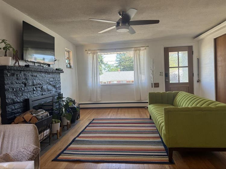 Average sized bedroom area for rent
