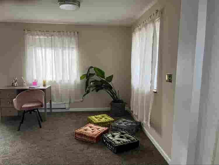 Average sized bedroom area for rent