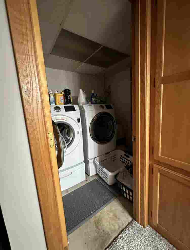Looking for Roommate starting Nov