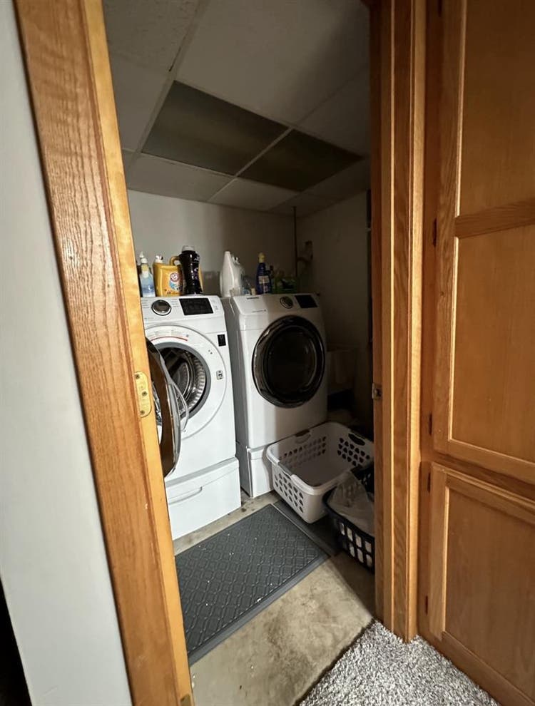 Looking for Roommate starting Nov