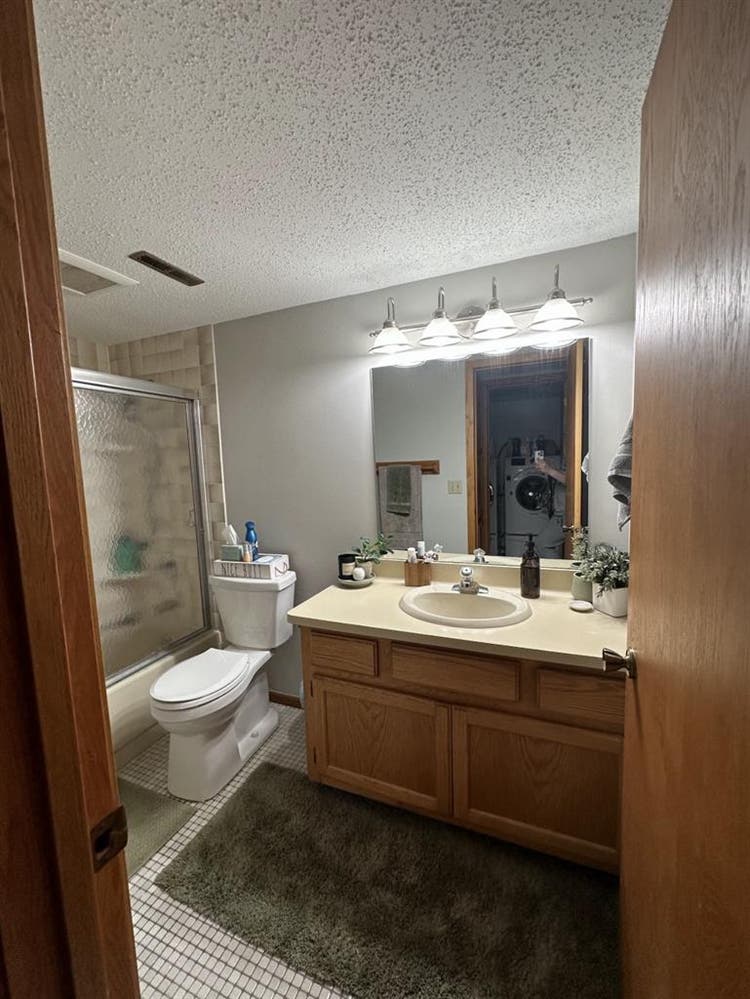 Looking for Roommate starting Nov