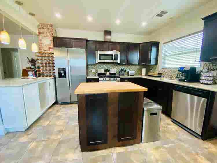 Spacious furnished room in Tower