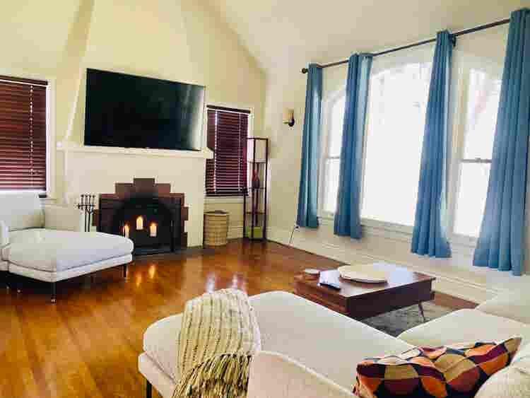 Spacious furnished room in Tower