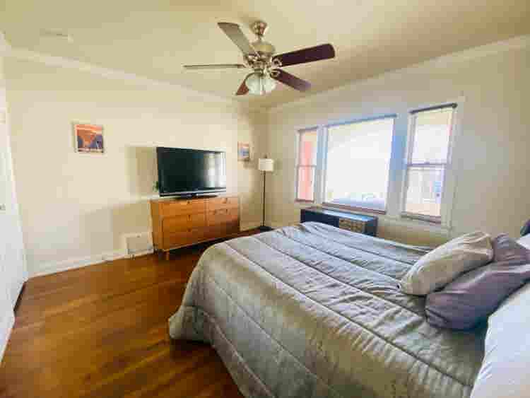 Spacious furnished room in Tower