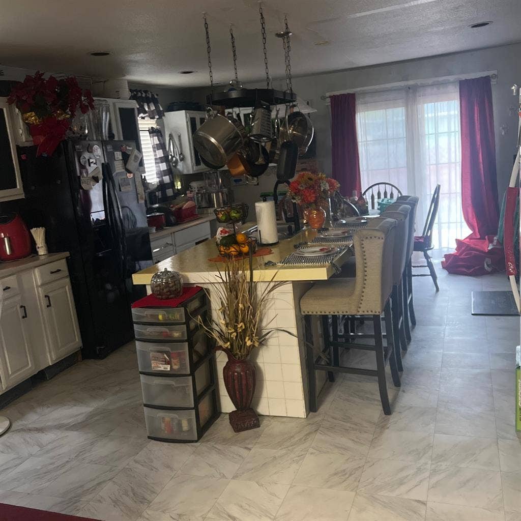 Single room and bathroom